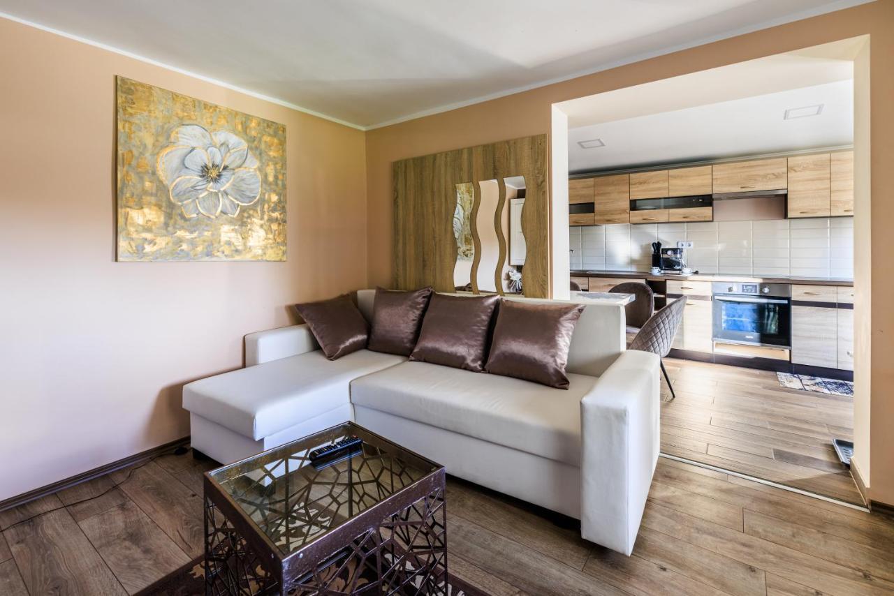 Fekete Orchidea Apartman Balatonkenese Exterior photo